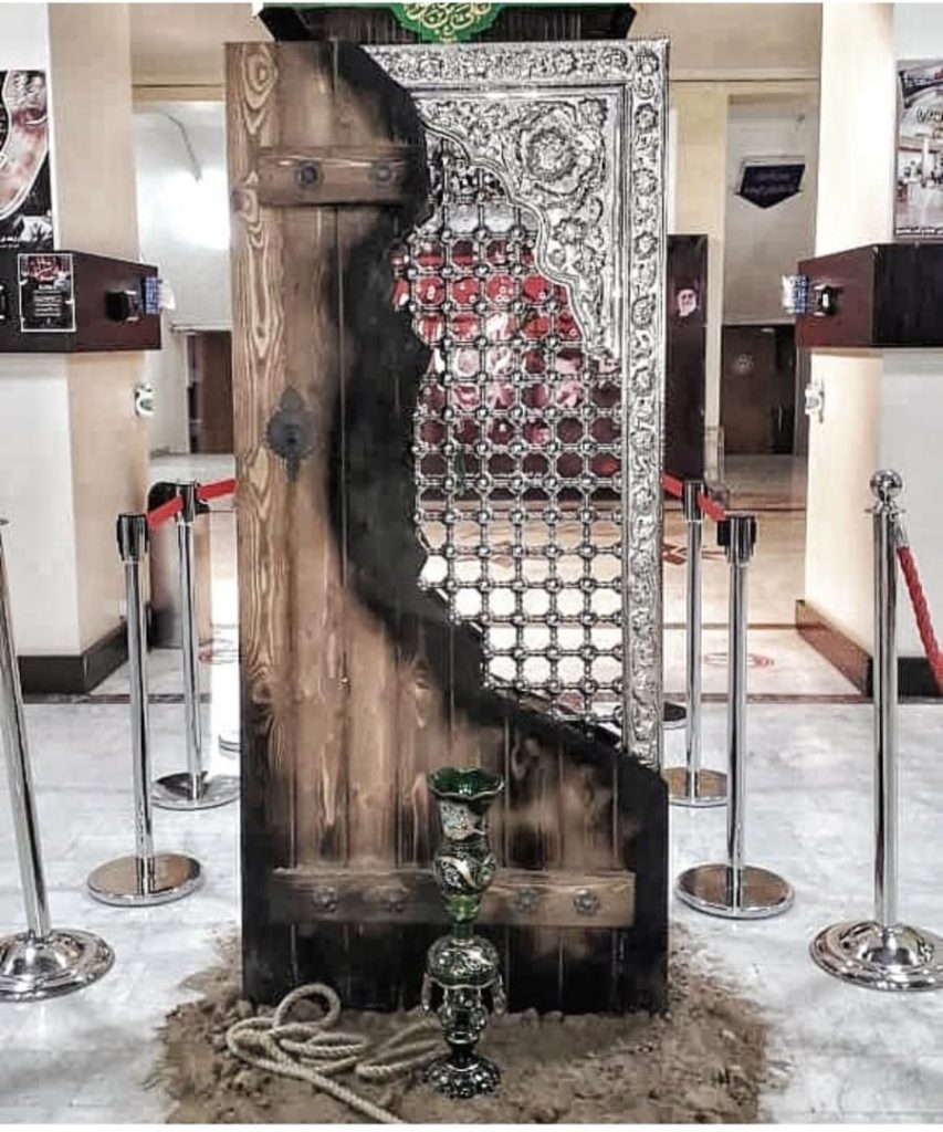 تمثال درب نیم سوخته