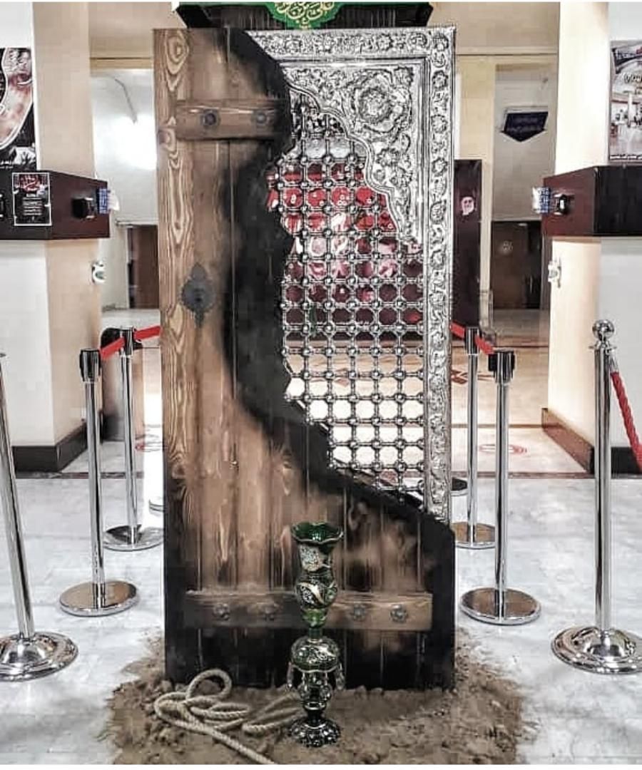 تمثال درب نیم سوخته